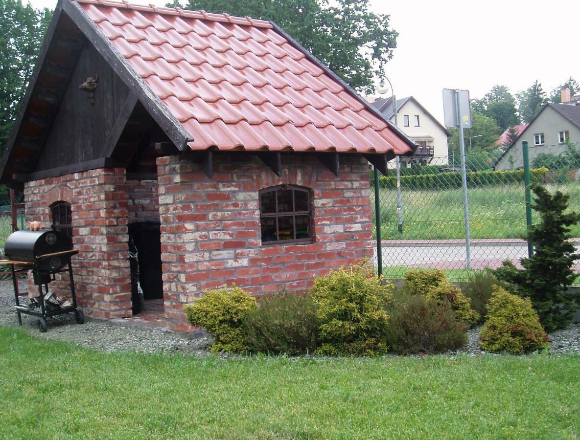 Willa Axla Z Weranda Ogrodem I Parkingiem Kudowa-Zdrój Buitenkant foto